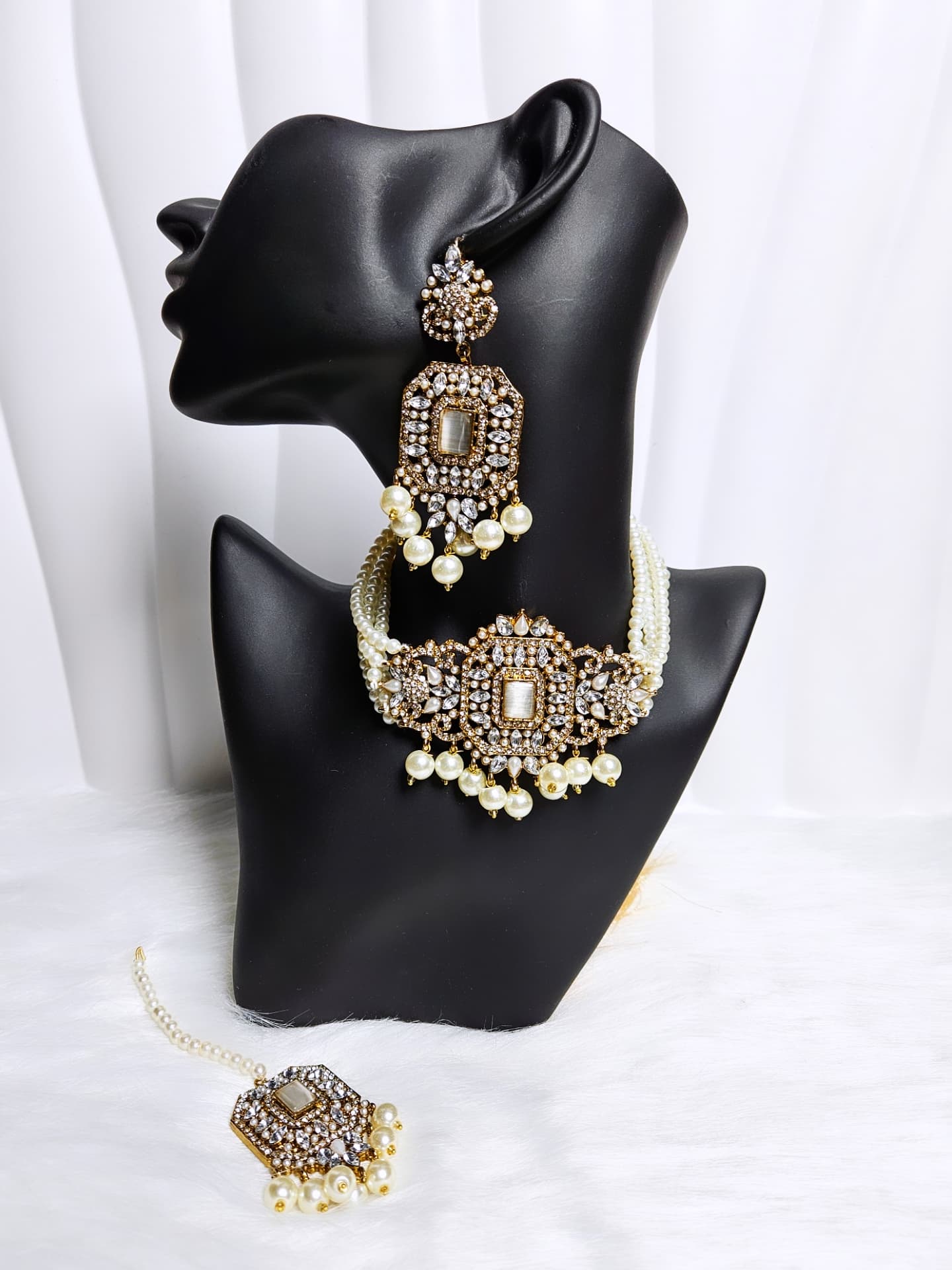 514850534_1072045487655338_7655101381661561997_n_18065634272515120 Zircon Necklace Sets-039 - Image 1