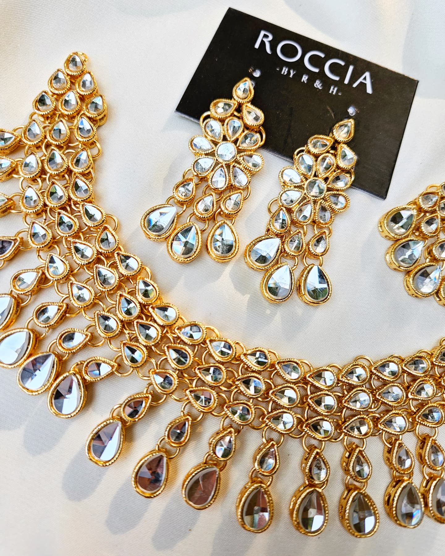 468947723_607315871662588_7682542590793922091_n_17957909615736169 Kundan White Choker Set-027 - Image 1