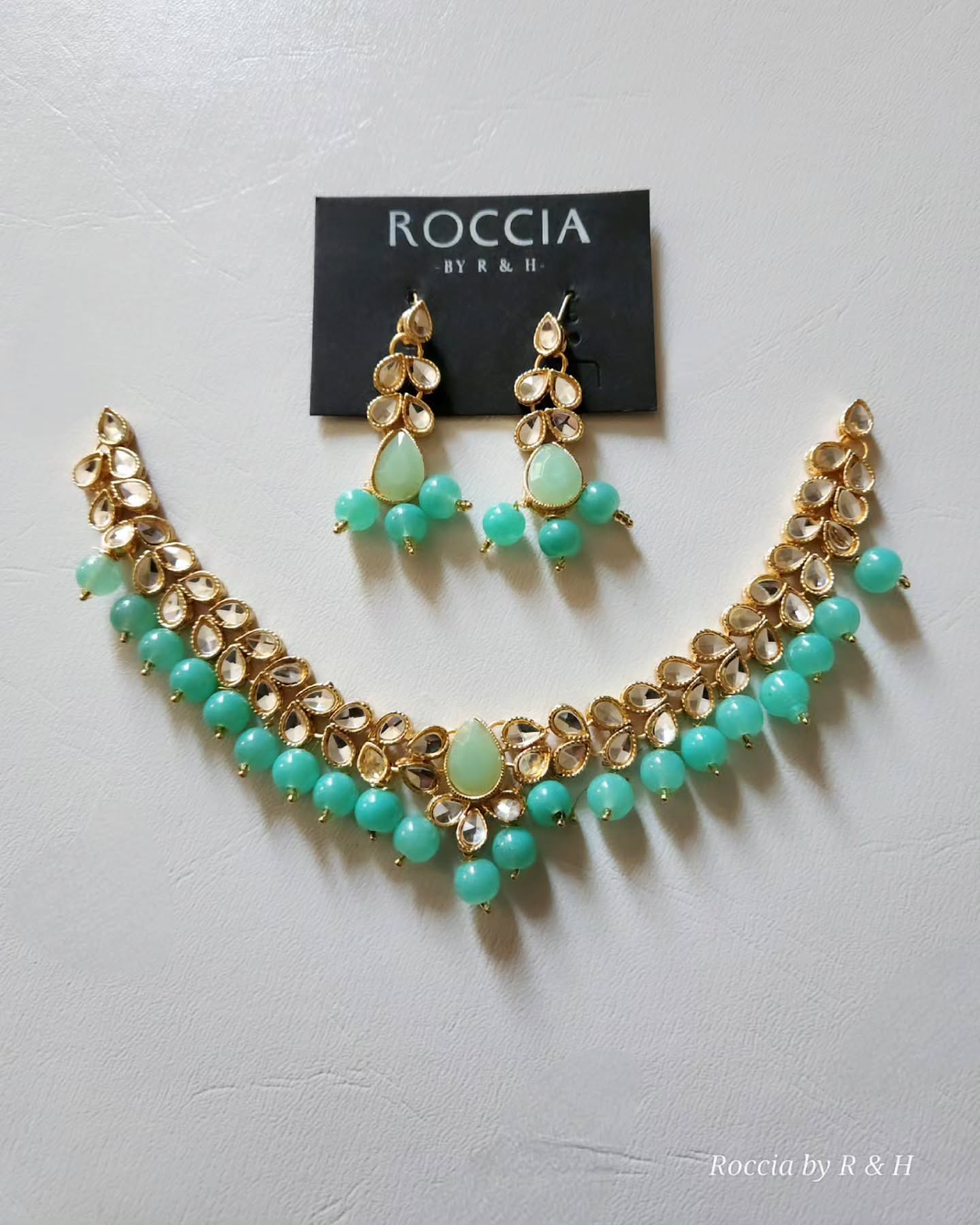 405530862_326872593471699_7814969880239145517_n_17995722038155410 Kundan Stone Chowker Sets-035 - Image 1